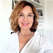 Profesora y Licenciada en Comunicacion